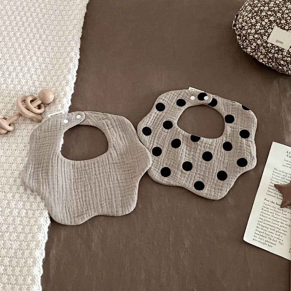 

Feeding Anti-vomiting Bibs Waterproof Flower Shape Dotted Baby Cotton Bibs Korean Style Round Neck Saliva Towel Cloths Infant