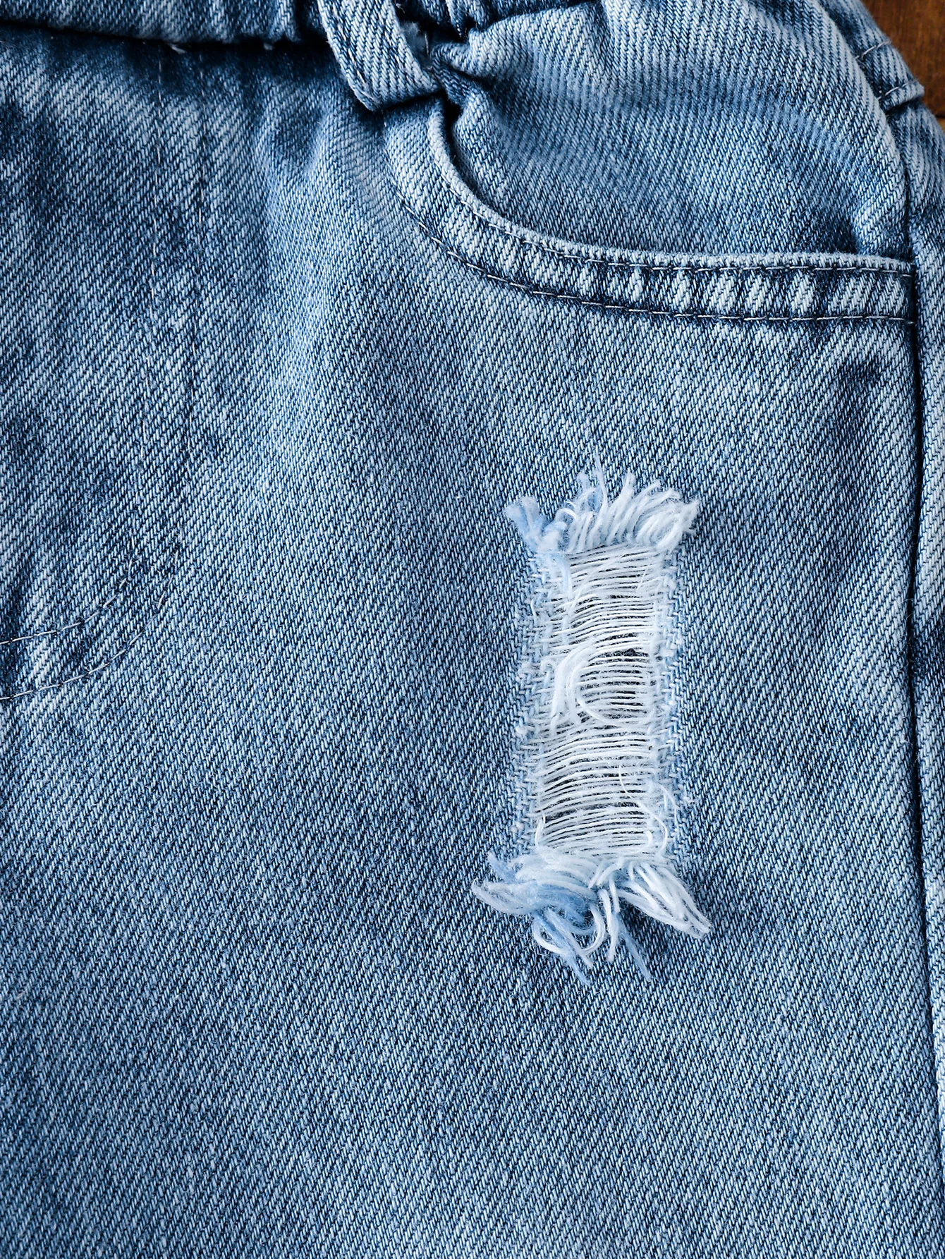 Jungen Frühling Herbst Hellblaue Zerrissene Jeans mit Elastischem Bund Lange Hosen für Babys – Detail 4