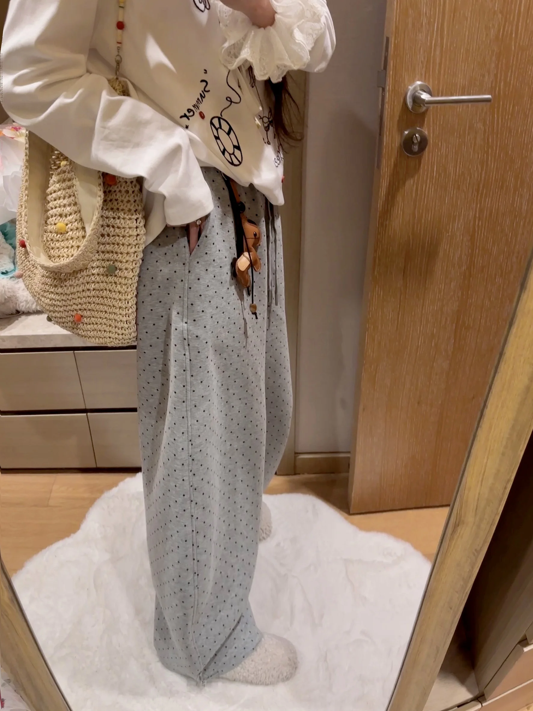 

Серые спортивные повседневные брюки в горошек с широкими штанинами для женщин: комфортные, в корейском стиле, свободного кроя, для весны