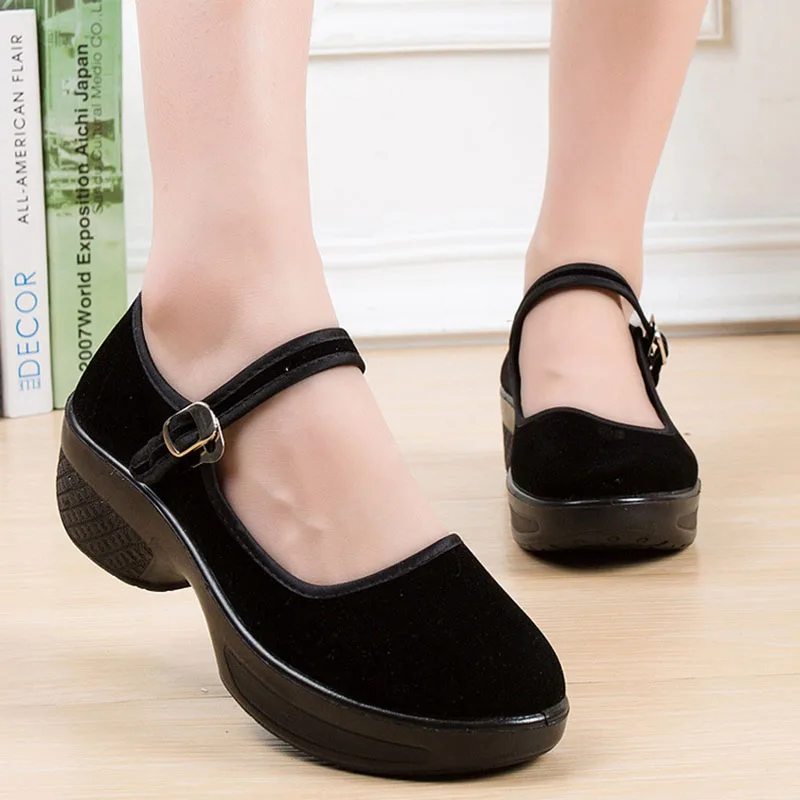 Middle-aged and old canvas shoes comfortable leisure cloth shoes chun xia female soft slippery wear-resisting