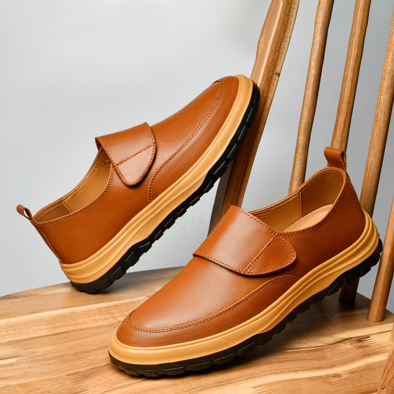 

Деловые лоферы из натуральной кожи. Удобная классическая обувь в британском мужском стиле для работы, отдыха, офиса, отдыха на открытом воздухе. Роскошная обувь.