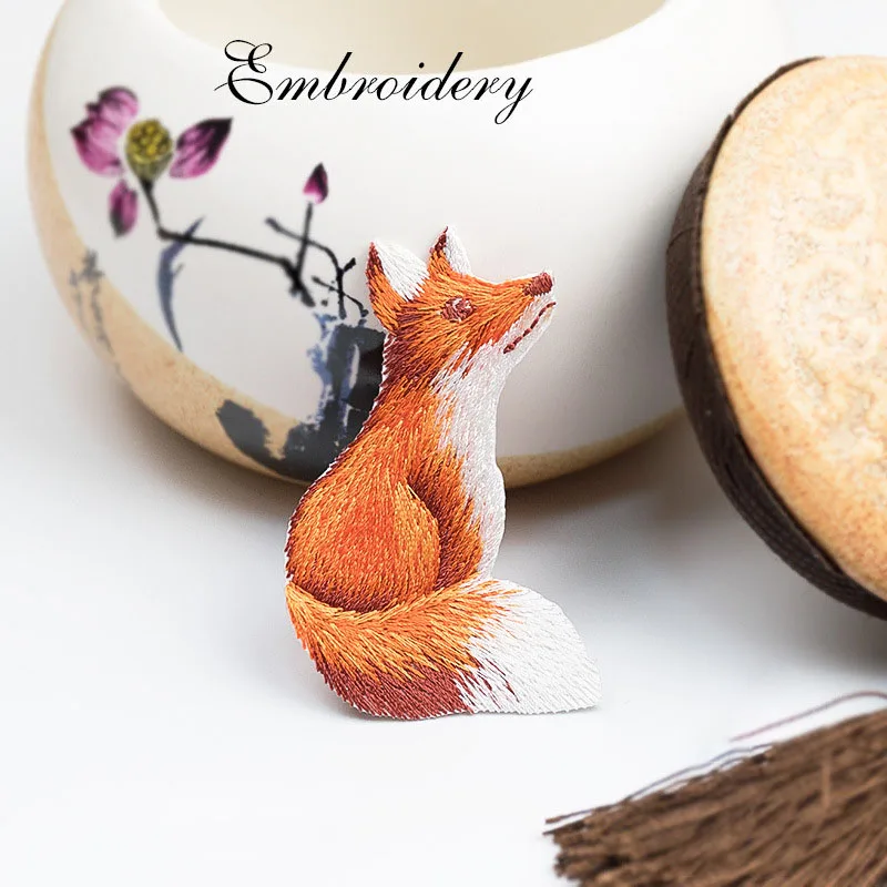 AHYONNIEX Cute Red White Fox Patch DIY Repair Embroidery Iron On Patch for Clothing Sticker Beautiful Clothing Parches