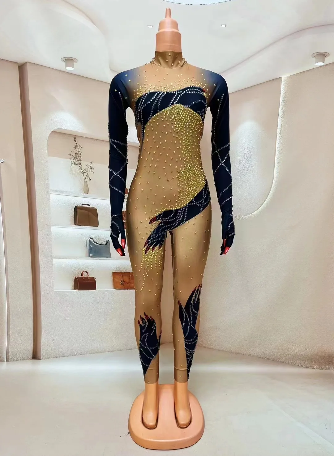 Nowa seksowna dłonie pełna diamentów Bar w stylu klubu nocnego DJ piosenkarka sceniczna gość GOGO występ błyszczący kombinezon ze strasami