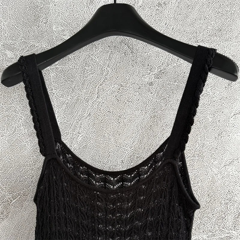 Damenkleider Neues, elastisches, gestricktes, ausgehöhltes langes Kleid für den Herbst 2022, mit Blumen besticktes Hosenträgerkleid, lässige Partykleider