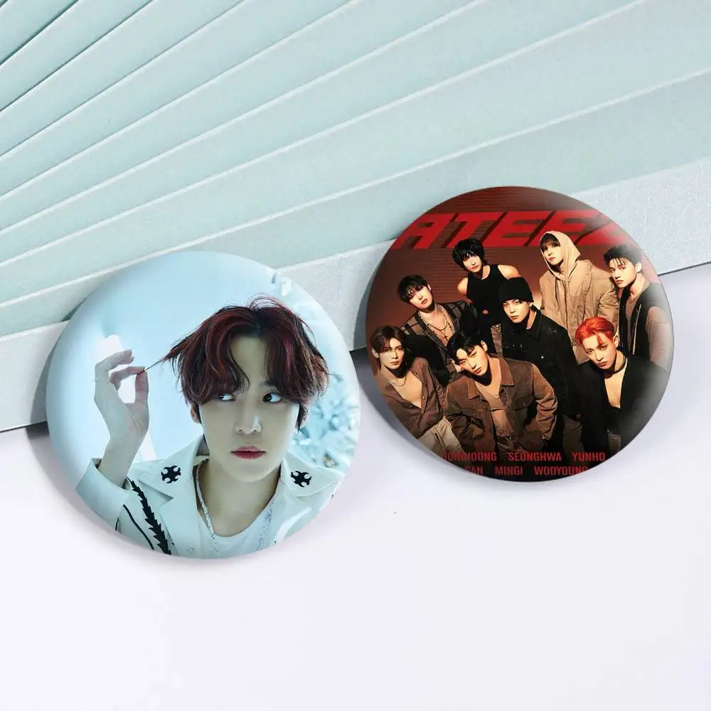 ATEEZ kim Hongjoong san Badges Creative Tinplate Button PinsBrooch Badge Clothes Backpack