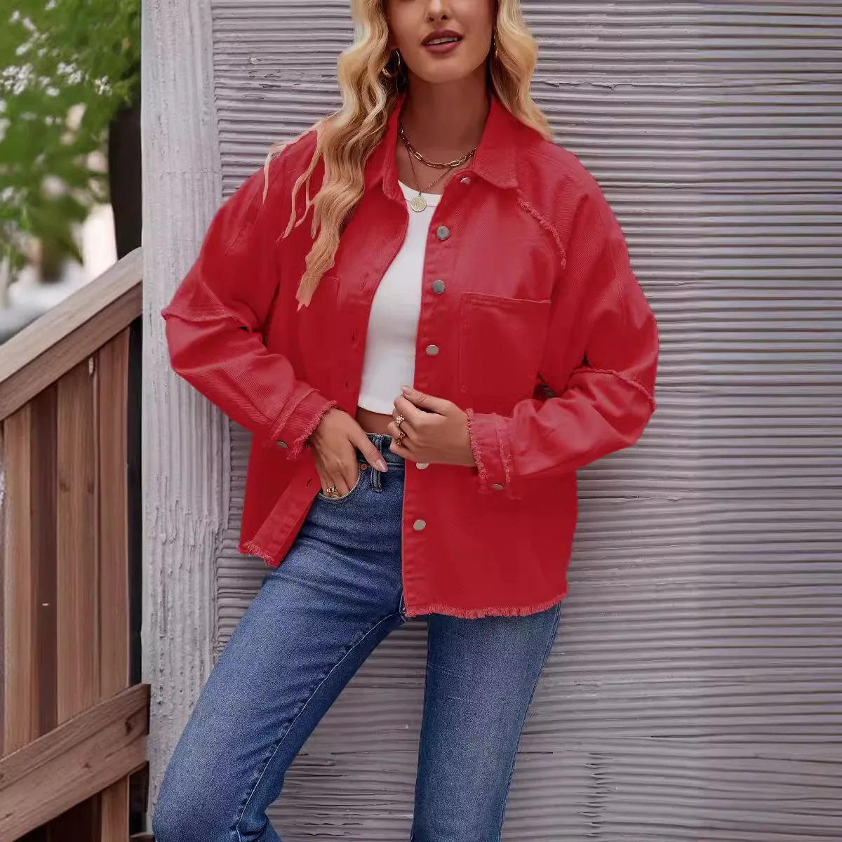 

2024, осенне-зимняя американская новая джинсовая куртка с длинными рукавами и двойными карманами для женщин