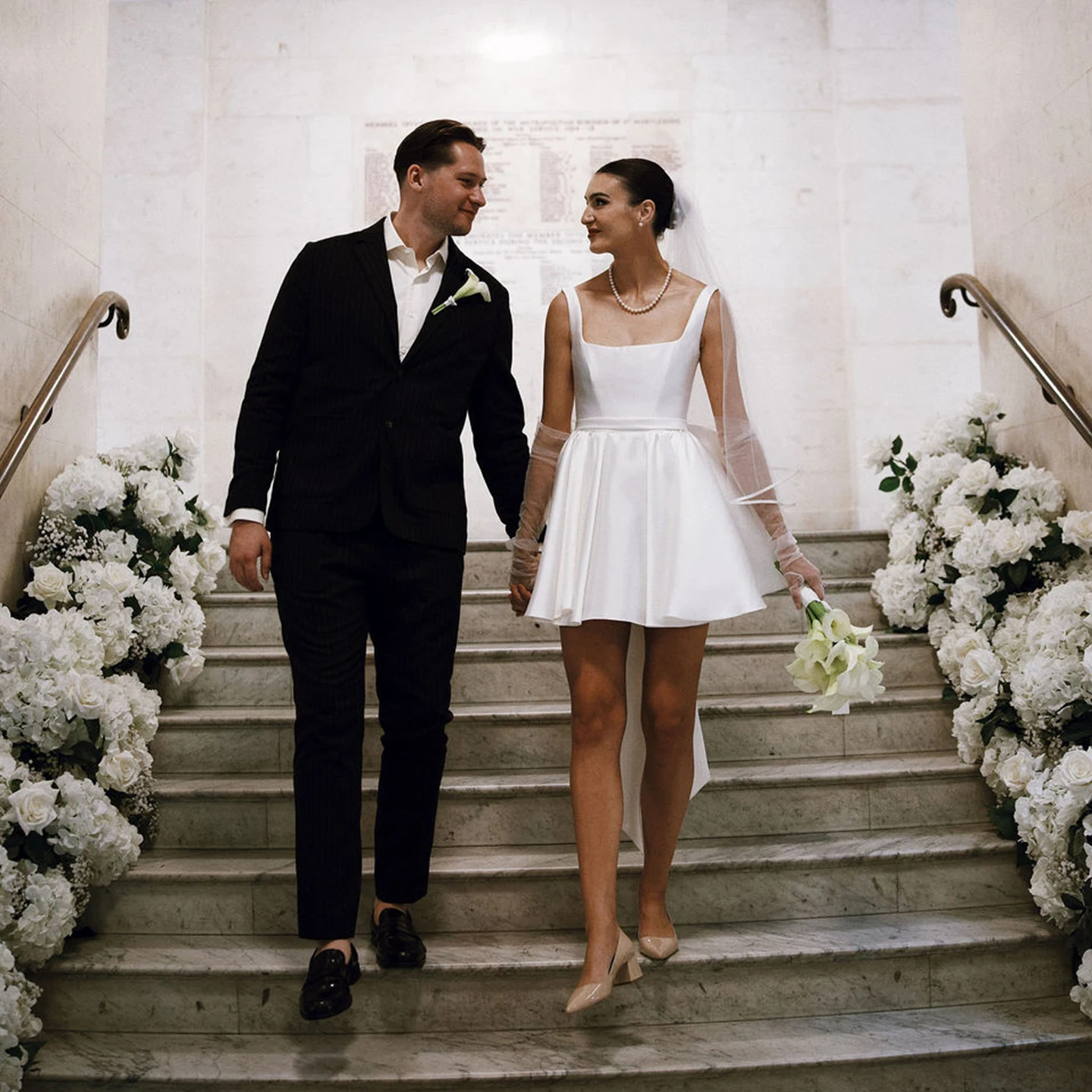 

Простое атласное короткое свадебное платье с квадратным вырезом, без рукавов, мини-платье для свадьбы с отстегивающимся большим бантом-хвостом, танцевальное свадебное платье