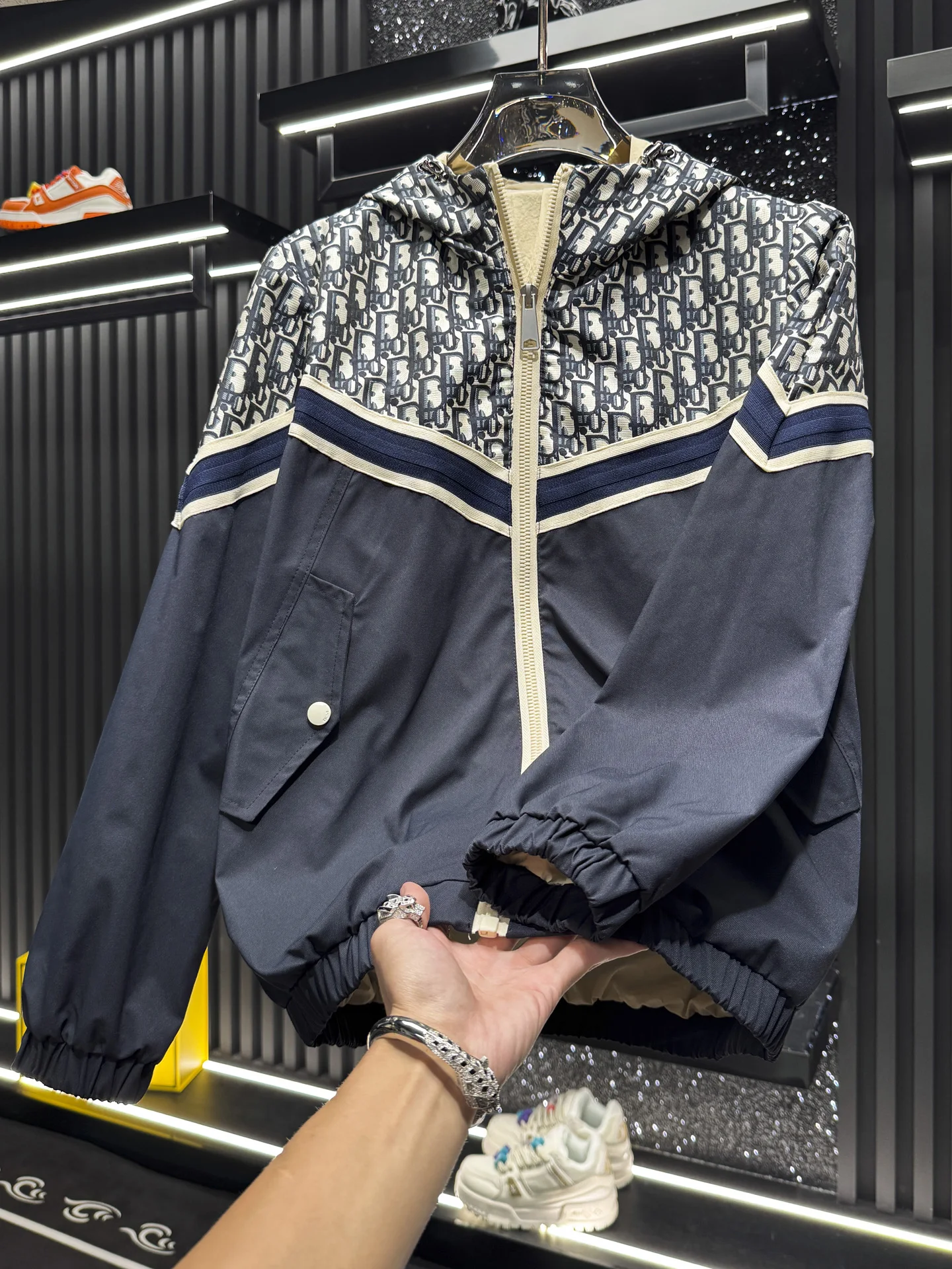 

Мужская куртка с капюшоном, цветными блоками и буквенным принтом, повседневная, модная, высококачественная верхняя одежда, весна-осень, новинка, дышащий полиэстер