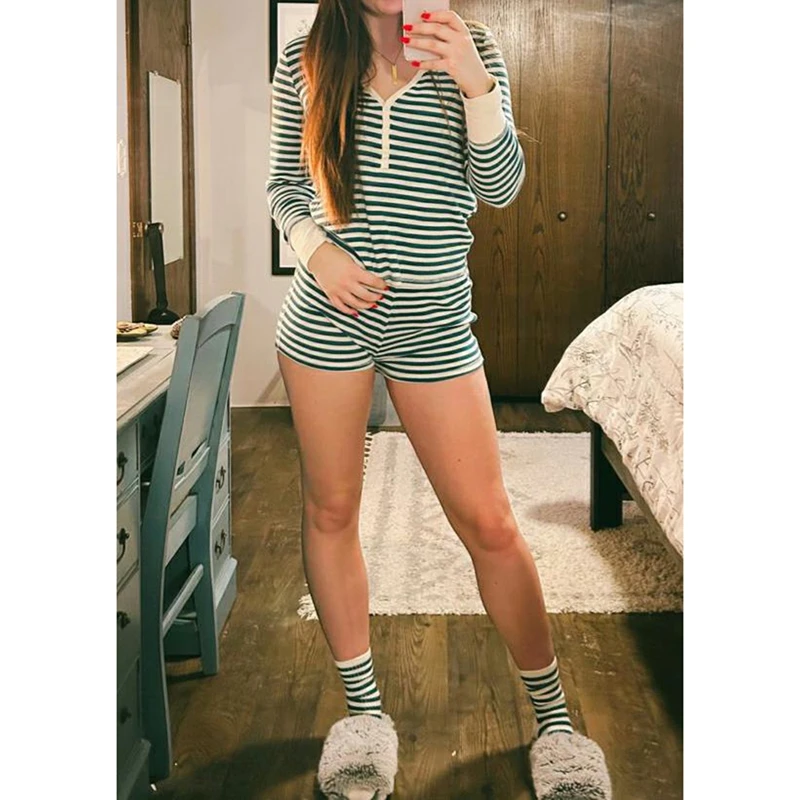 

Рождественские костюмы, комплект из 2 предметов, полосатый пижамный комплект, женский пуловер с длинными рукавами и v-образным вырезом, топы + шорты с эластичной резинкой на талии, домашняя одежда