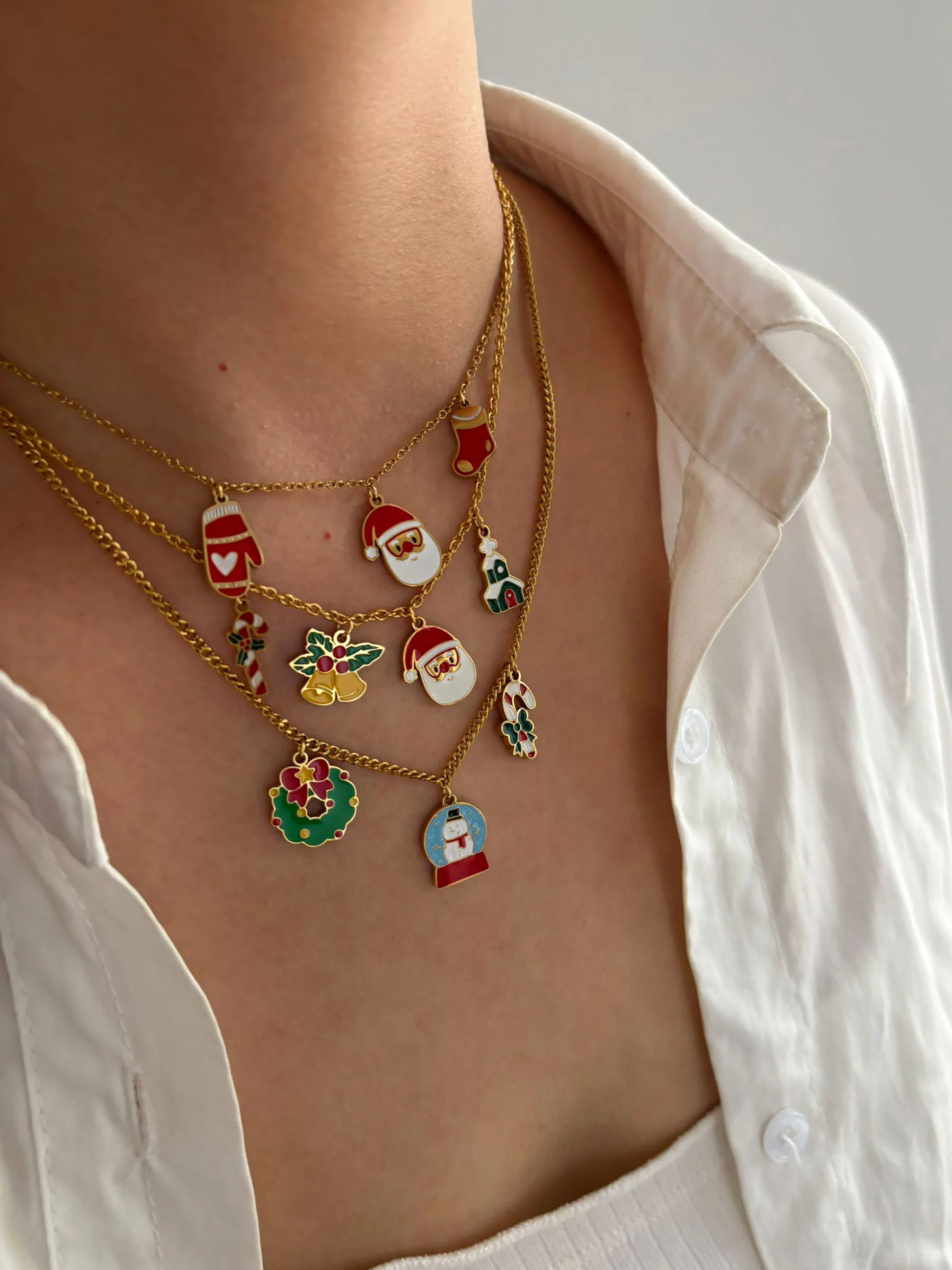 GHIDBK هدية الكريسماس مجوهرات من صلب لا يصدأ موضة ملونة المينا سانتا كلوز ثلج جورب دلايات قلادة القلائد للنساء