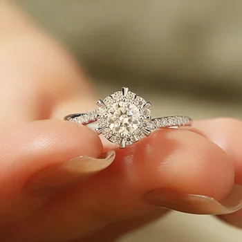 Women's PT950 Platinum Star-Woven Moissanite Ring 2CT Star-Patterned Twisted Band Exquisite Unique Design Gift