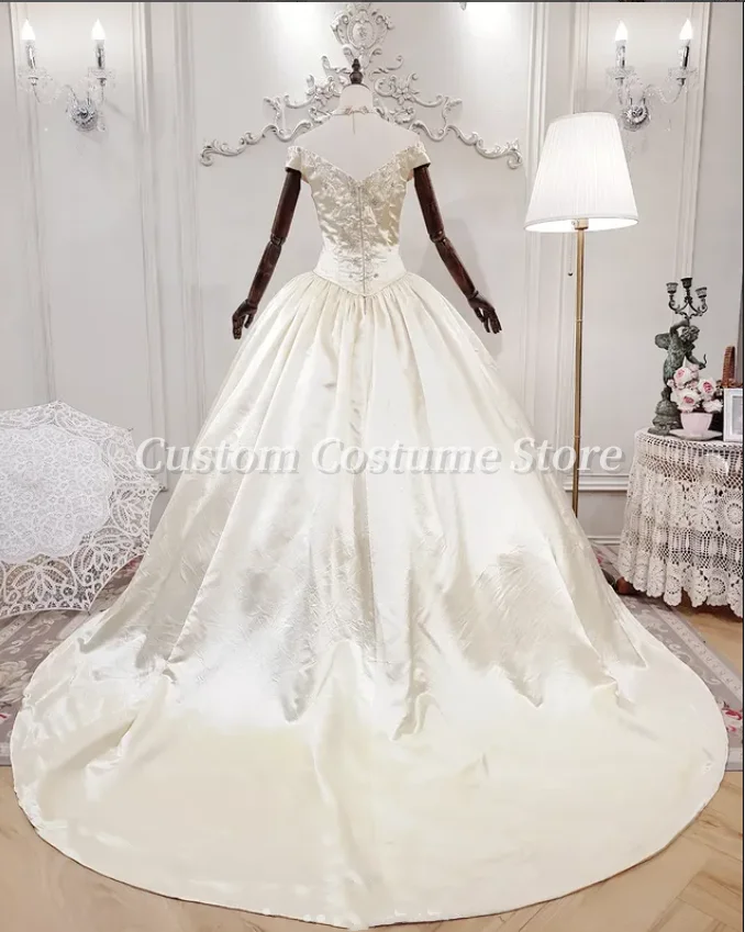 Maßgeschneiderte Vintage Champagner Prinzessin trägerlose Satin Brautkleider Blumenstickerei Vintage Ballkleider Abendkleider