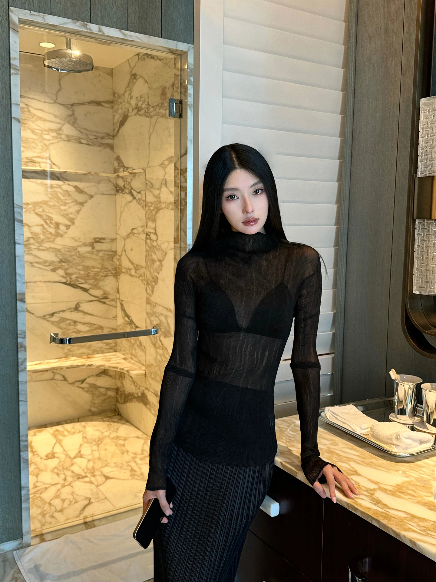 

Женская футболка Rosie Ele Long Sve Base с защитой от солнца, высоким воротником и складками, Pure Desire Mysterious