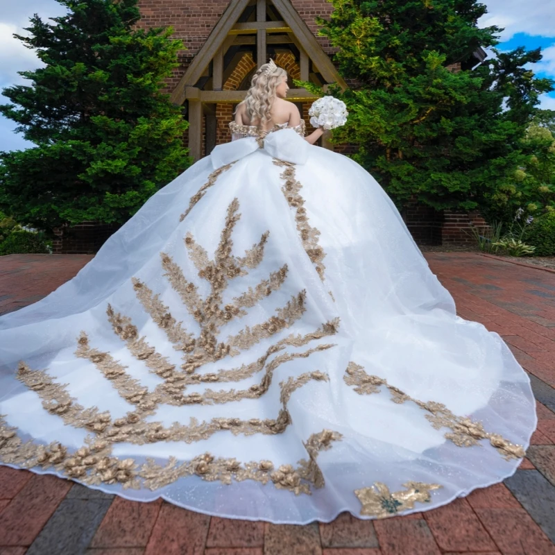 

Белые блестящие платья Quinceanera с открытыми плечами и цветами, расшитые бисером, с кристаллами и бантом, тюлевое платье для вечеринки, дня рождения, сладкое платье 16, Vestidos 15 De