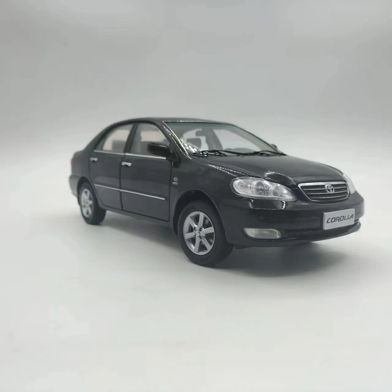 Die-cast 1:18 Scale 2004 Corolla GLX-i TV7180 Simulation Alloy Car