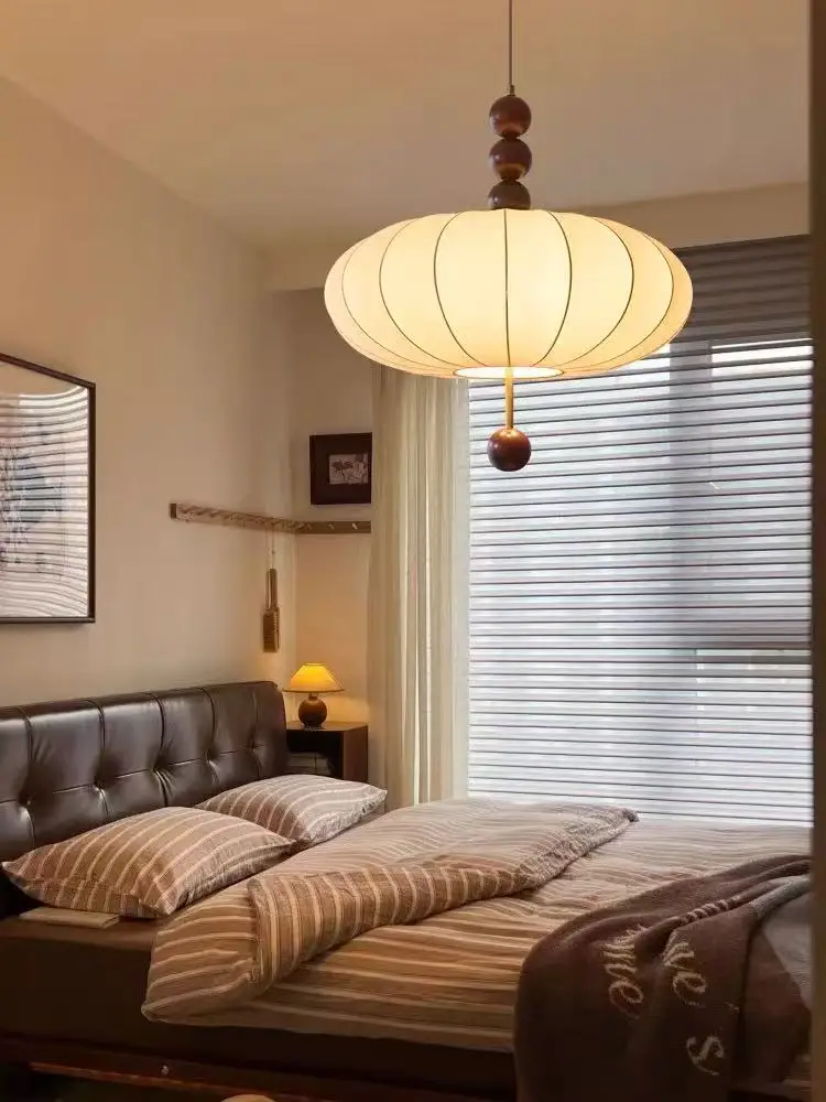 

French Medieval Cloth Fabric lantern-shaped LED Pendant Lights Art Creative Lamps for Living Room Home Decoration Chandeliers