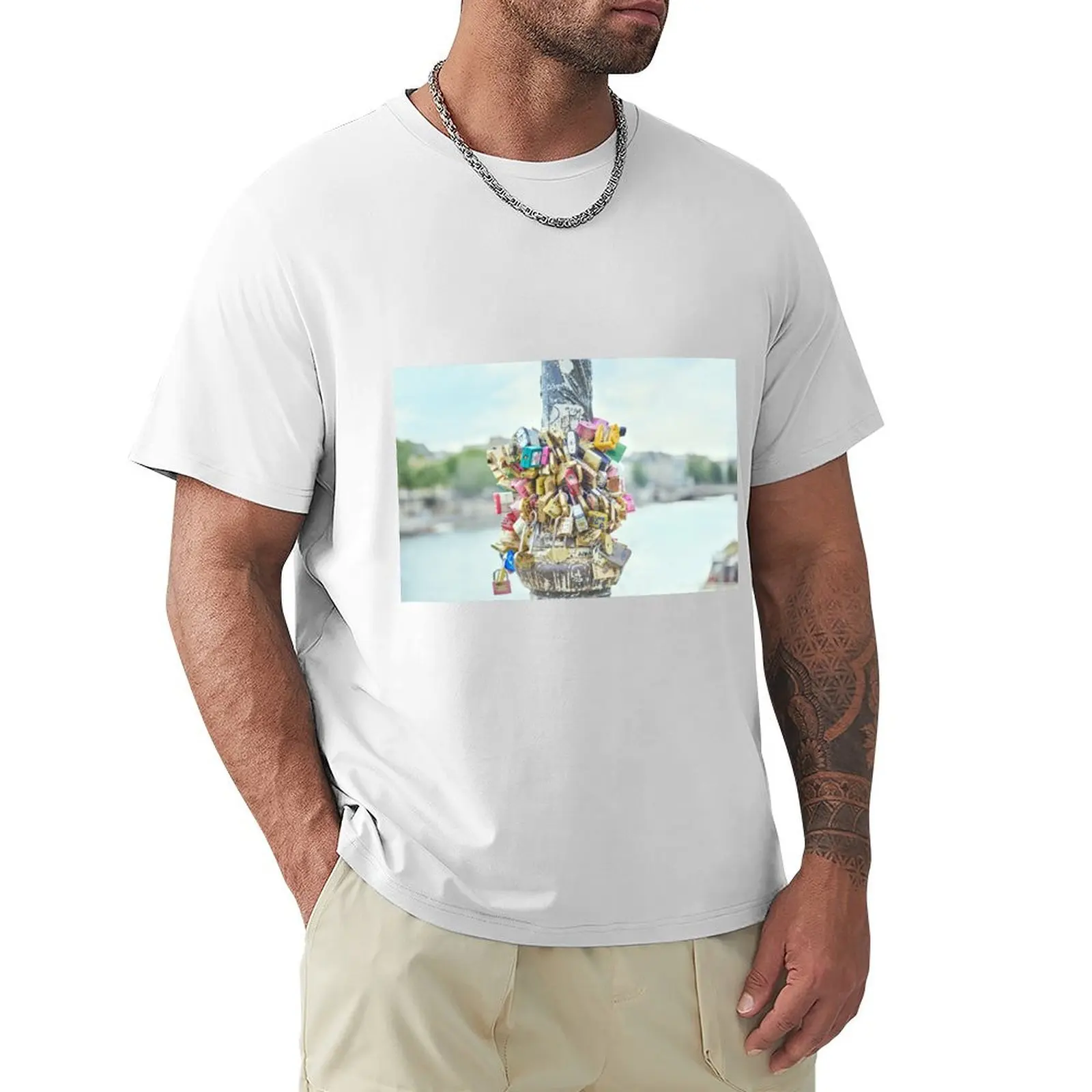 Love locks on Pont des Arts T-shirt tees tops anime customs design your own mens graphic t-shirts