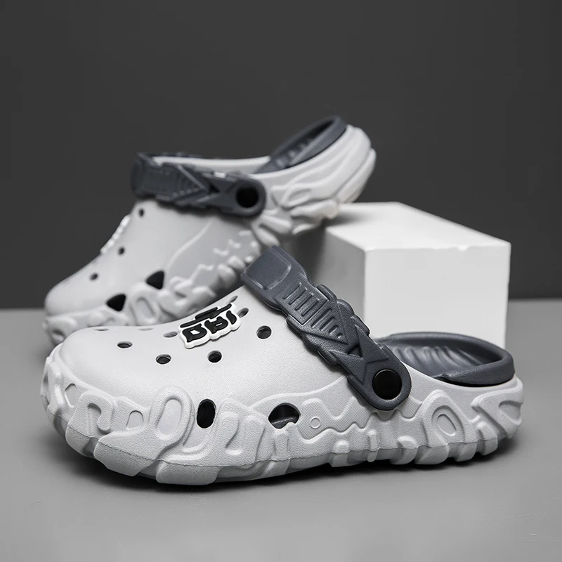 

Men Slip on Solid Rubber Slippers One Piece Integrated Wear Resistant Anti Slip Breathable Shower Beach Casual Slides