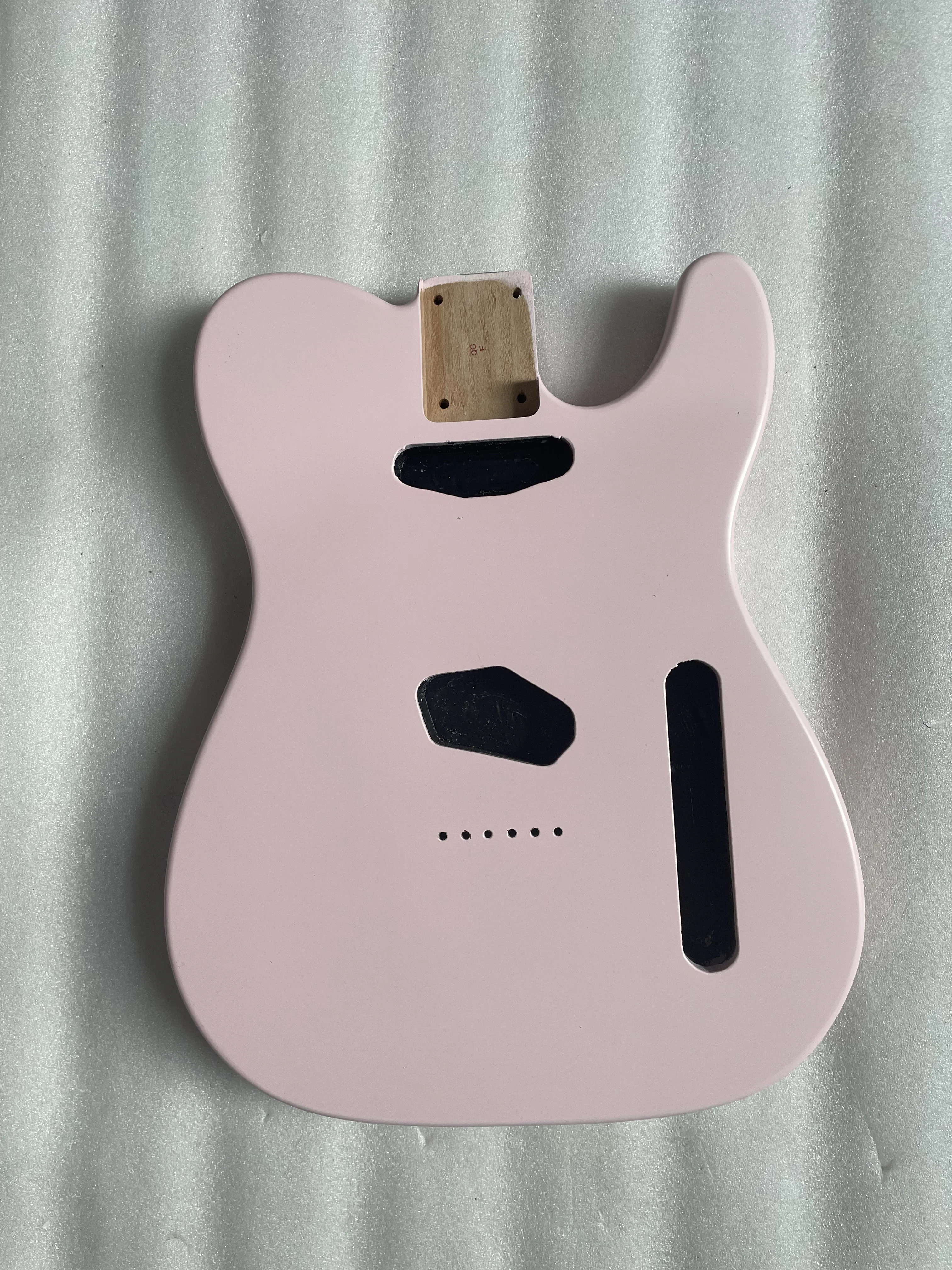 

Alder T L Electric Guitar Body, Matte Nitrocellulose Paint Finished, High Quality Guitar Panel 5.56cm Pocket, Pink Color