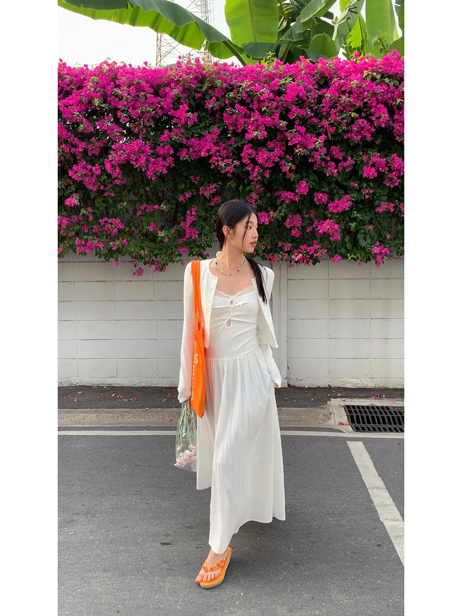 فستان طويل أبيض بدون حمالات للنساء صيف 2025 تصميم جديد بخصر مرتفع وتنورة على شكل حرف A من البوليستر والنايلون بدون أكمام للار...