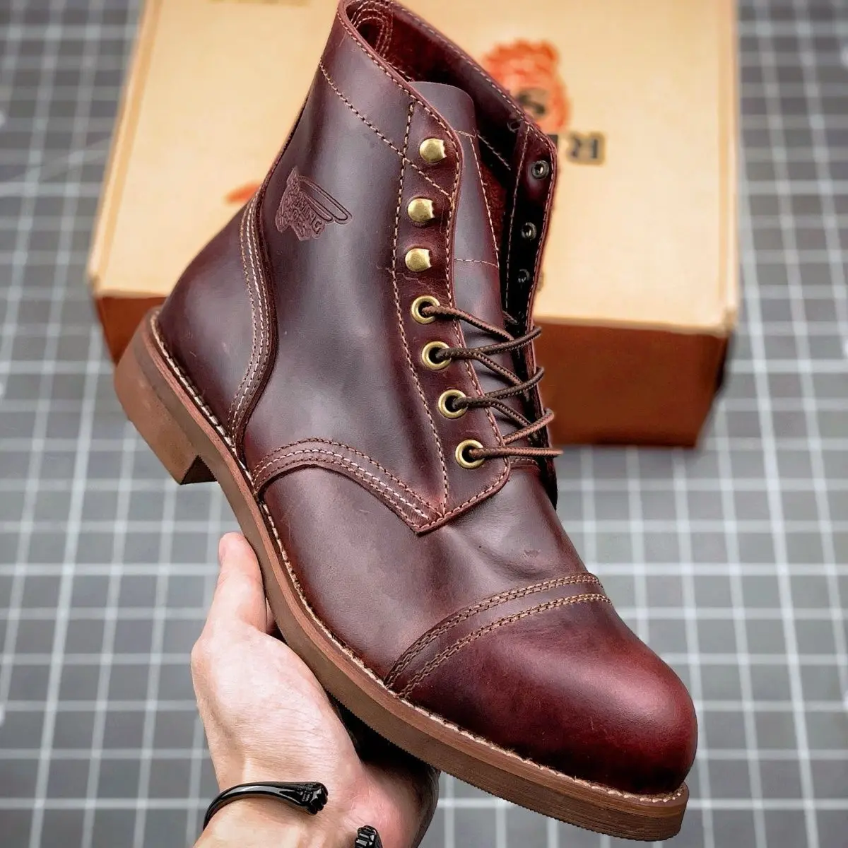 

8111 New Top Quality Casual Men Shoes Handmade Spring Autumn Ankle Boots Vintage Tooling Wings Cow Leather Motorcycle Boots