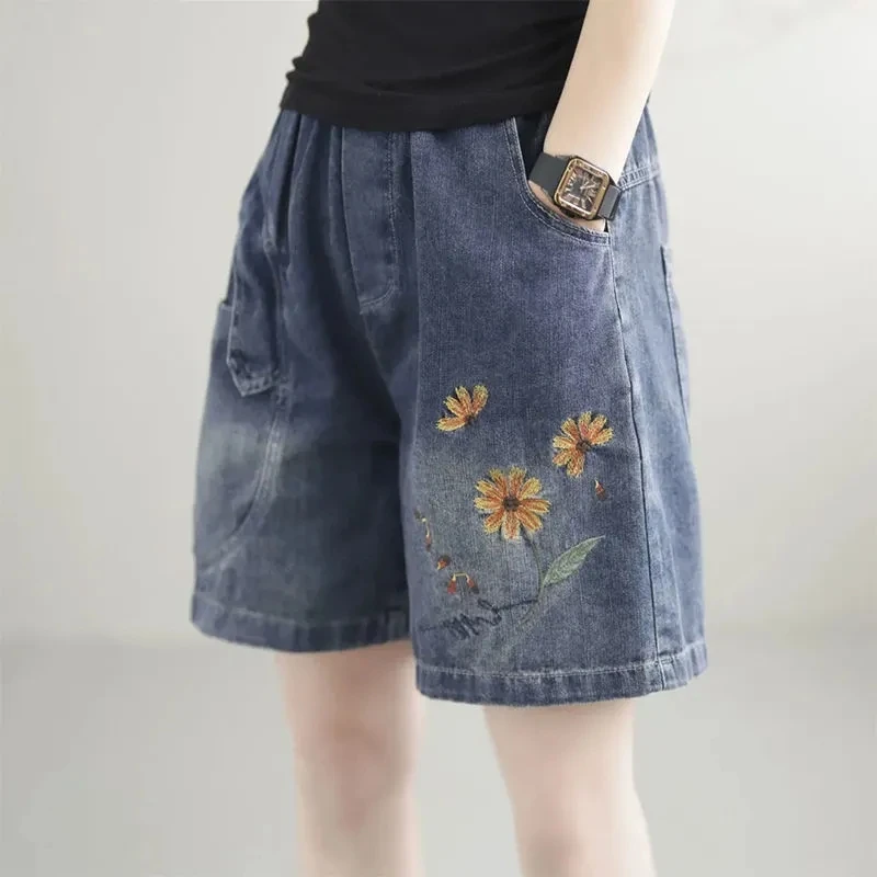 Denim Shorts For women 2026 Summer New quarter length pants Loose fitting patchwork Retro Embroidered Women's wear Harem Jeans