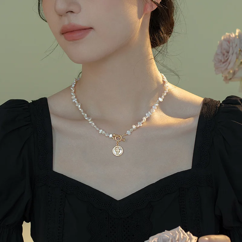 

Irregular Baroque Natural Freshwater Pearl Vintage Queen Portrait Coin Tag 14K Gold Filled Lady Pendant Necklace Promotion Gifts