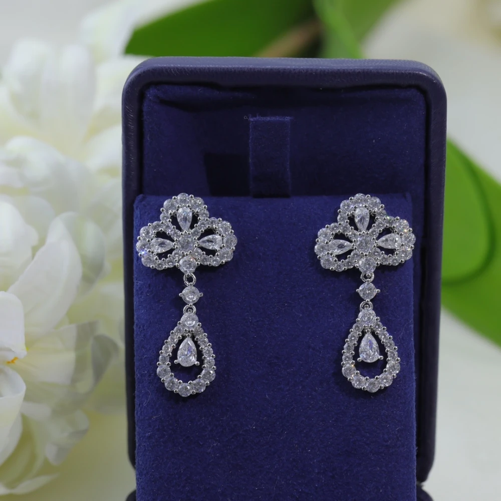 Four-Leaf Clover Large Water Drop Earrings Inlaid Zircon Sparkle Delicate Embellish The Shape Of The Face High Quality Jewelry