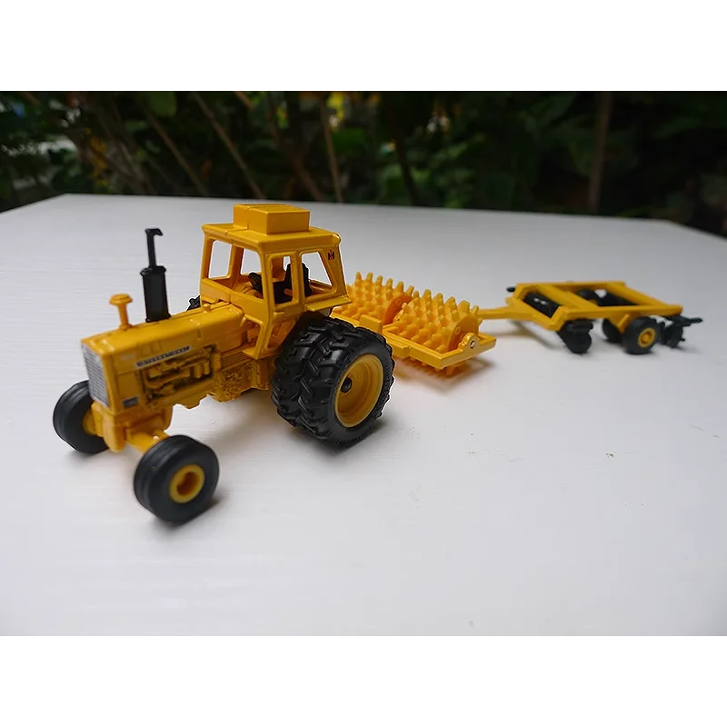 

Литой под давлением ERTL масштаб 1:64, международный 21456, универсальный желтый трактор, модель автомобиля из сплава, Коллекционная игрушка, подарок, сувенирный дисплей