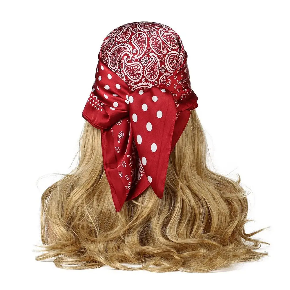 Sciarpa di seta di design versatile e lussuosa 70x70 cm Foulard in raso morbido Sciarpa elegante e leggera per l'uso quotidiano e in viaggio