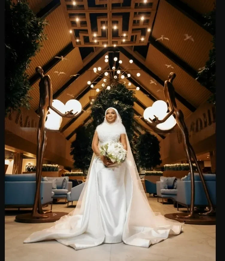 فستان زفاف عربي مخصص بياقة عالية وخرز كريستالي سباركلي للعروس من الساتان بأكمام كاملة مع تنورة قابلة للإزالة #2