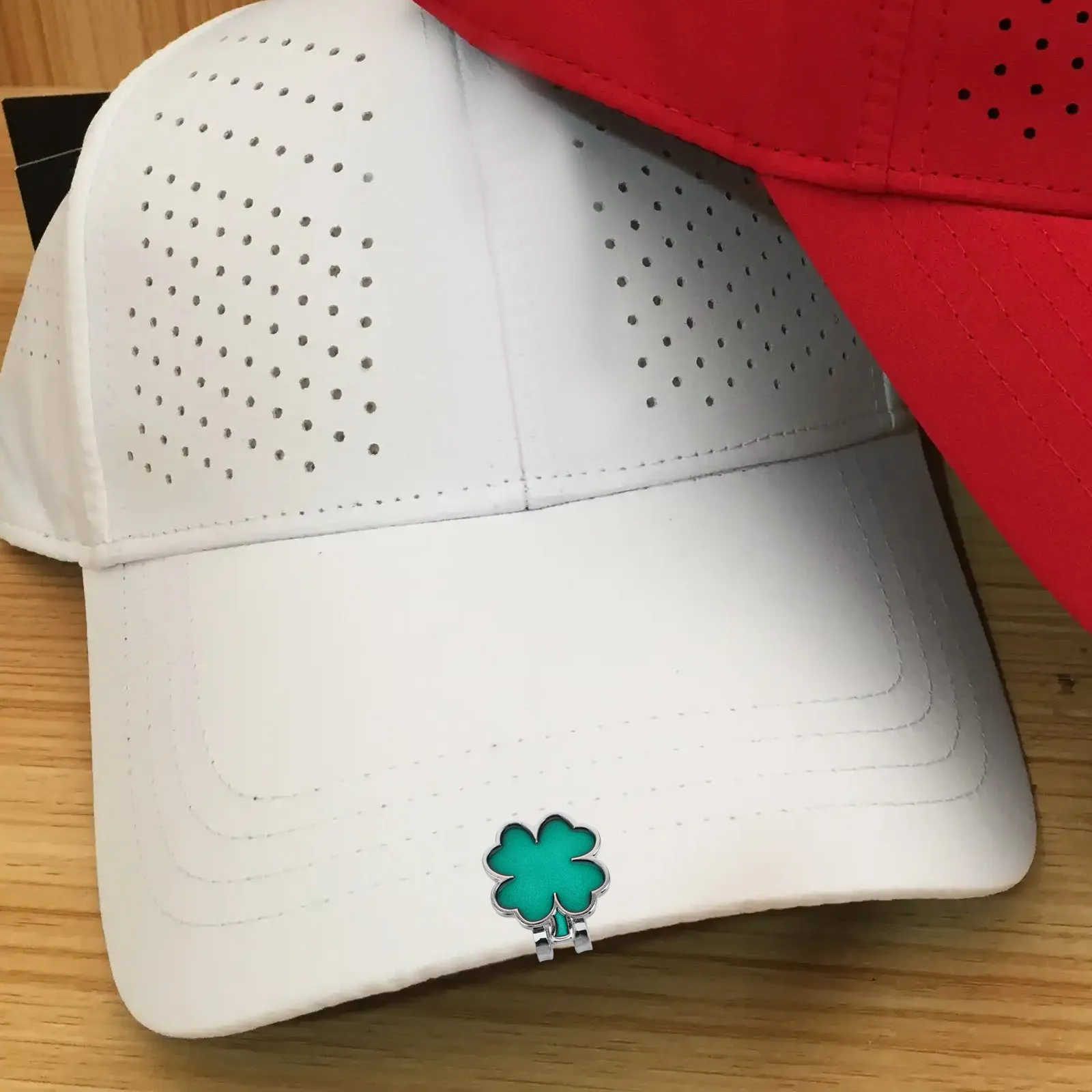 

Металлический маркер для мячей для гольфа с дизайном клевера, съемный, для мужчин и женщин, аксессуар для тренировок на гольф-поле, для вечеринок