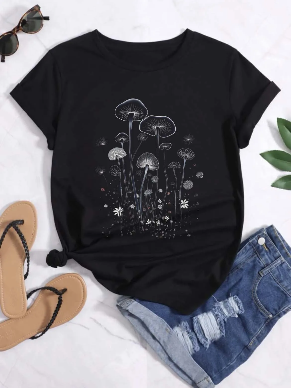 

Fashion Clothing New 90s Casual Summer Clothing O-Neck T-Shirt Short Sleeved Women's Printed Mushroom Pattern Black T-Shirt.