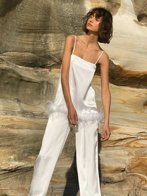 Pyjamas en satin avec plumes, ensembles de vêtements de nuit pour femmes avec pantalon, débardeur noir à fines bretelles, tailleur pantalon blanc 2022