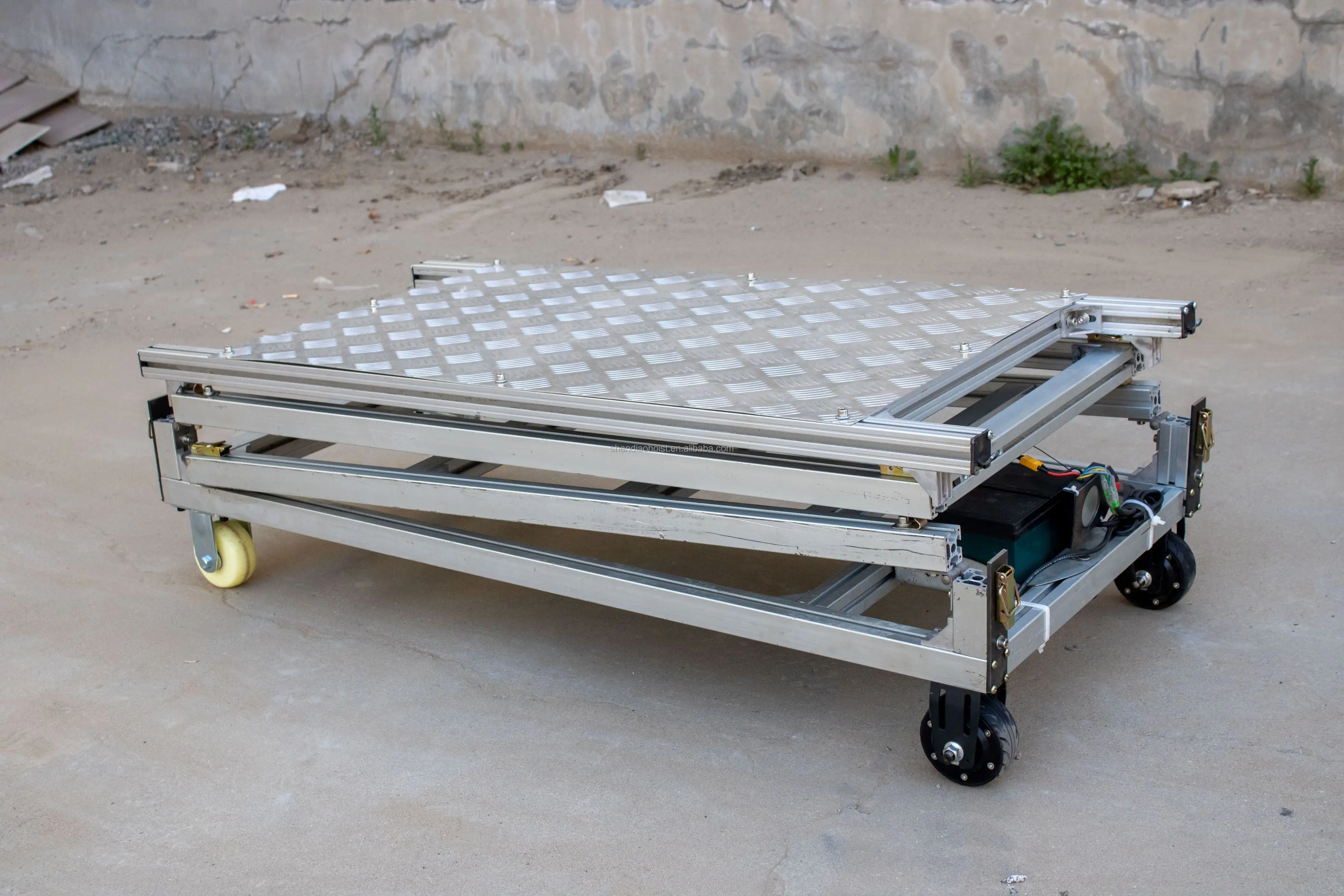 Multi-type folding electric scaffolding lift, mobile electric scaffolding