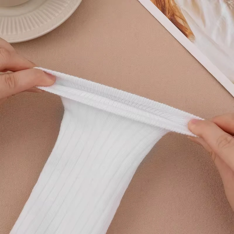 ถุงน่องผู้หญิงสำหรับฤดูใบไม้ร่วงและฤดูหนาว สีดำ สีขาว สไตล์ JK Lolita ถุงเท้ายาวลายทางแนวตั้ง ผ้าฝ้าย ถุงเท้าสูงเหนือเข่า