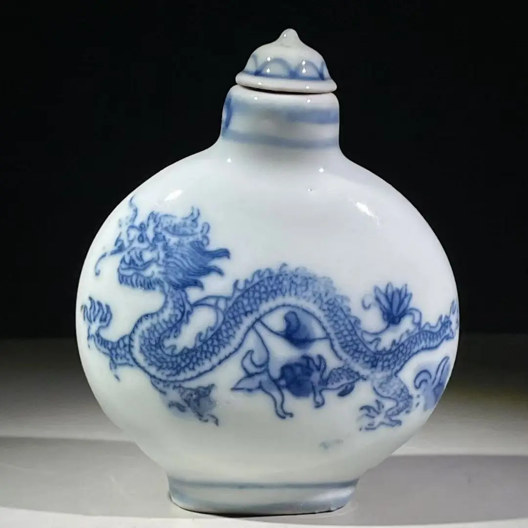 China antique porcelain ancient blue and white dragon snuff bottle