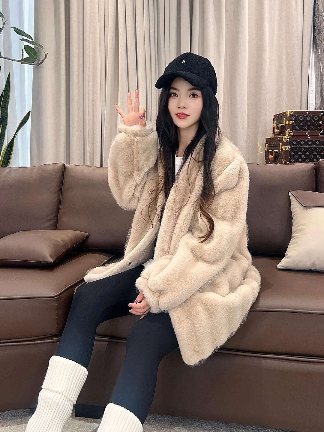 

Утепленная куртка Ele Thiened Warmth Plu Jaet: Новинка осенне-зимнего сезона, нежная, высококачественная, экологичная, из искусственного меха норки, средней длины.