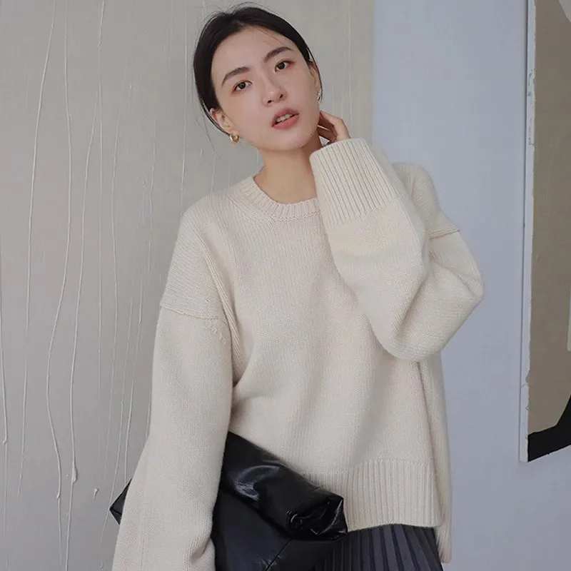 เสื้อสเวตเตอร์แคชเมียร์แบบหนา สไตล์ใหม่สำหรับฤดูใบไม้ร่วงและฤดูหนาว สำหรับผู้หญิง ทรงหลวม สไตล์ยุโรป คอกลม ถักนิตติ้ง