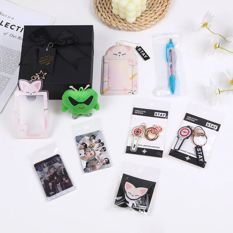 صندوق مجموعة بضائع المشاهير الجديد من SK مع بطاقة مجموعة المشاهير بنفس النمط هدية تذكارية قابلة للجمع