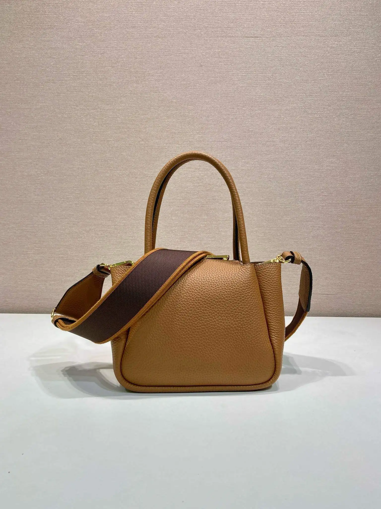

Luxury Vintage Leather Handbag - Natural Grain Cowhide Crossbody/Shoulder Bag / Adjustable Dual Straps