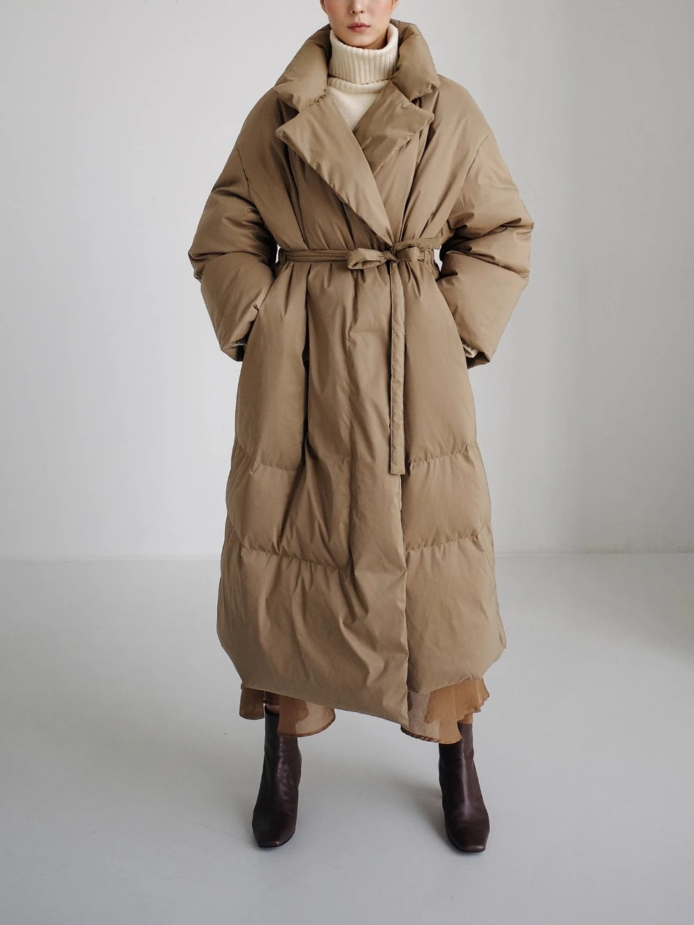 

2025 Winter New Women's Down Cotton Jacket Loose Commuter High Street Windproof Oversize Strap Up Cotton Jacket