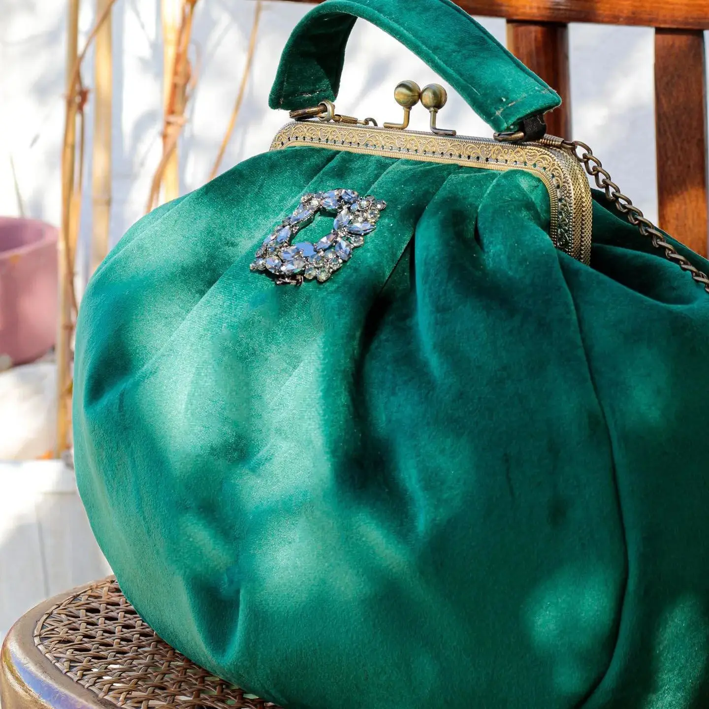 

LOST IN VINTAGE Elegant and Tefined Forest Green Sweet Bag 35x26x8cm Bamboo Handle Brass Shoulder Strap Kiss Lock Frame Clutch