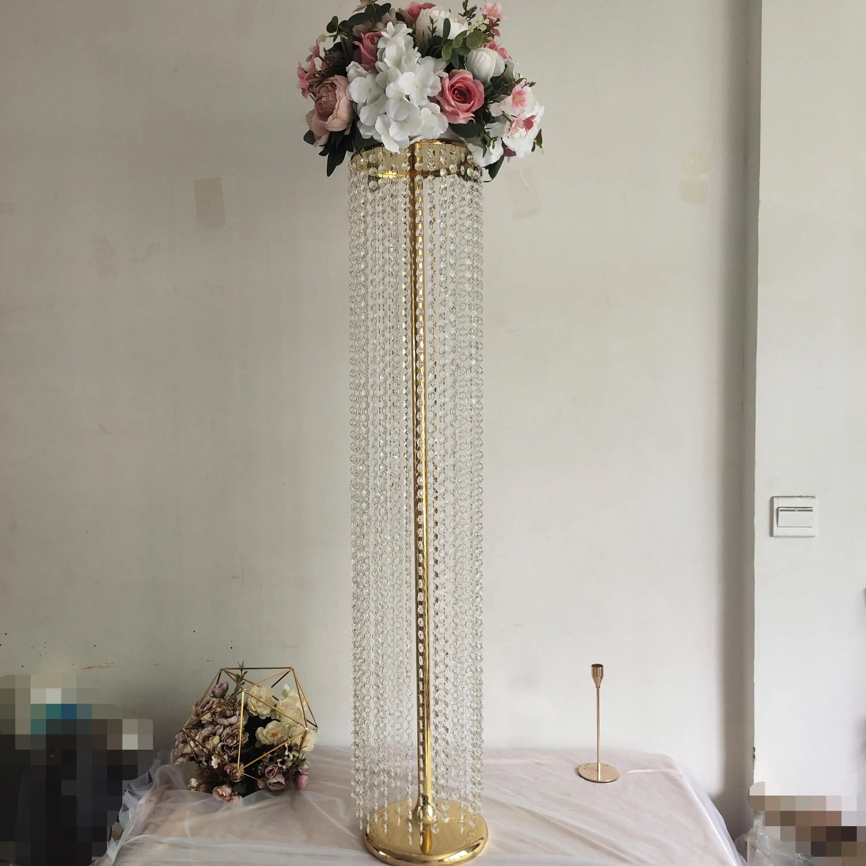 Electroplated Metal Flower Stand Table Center Decoration With Crystal Chains Wedding Decor European Ornamental Vase