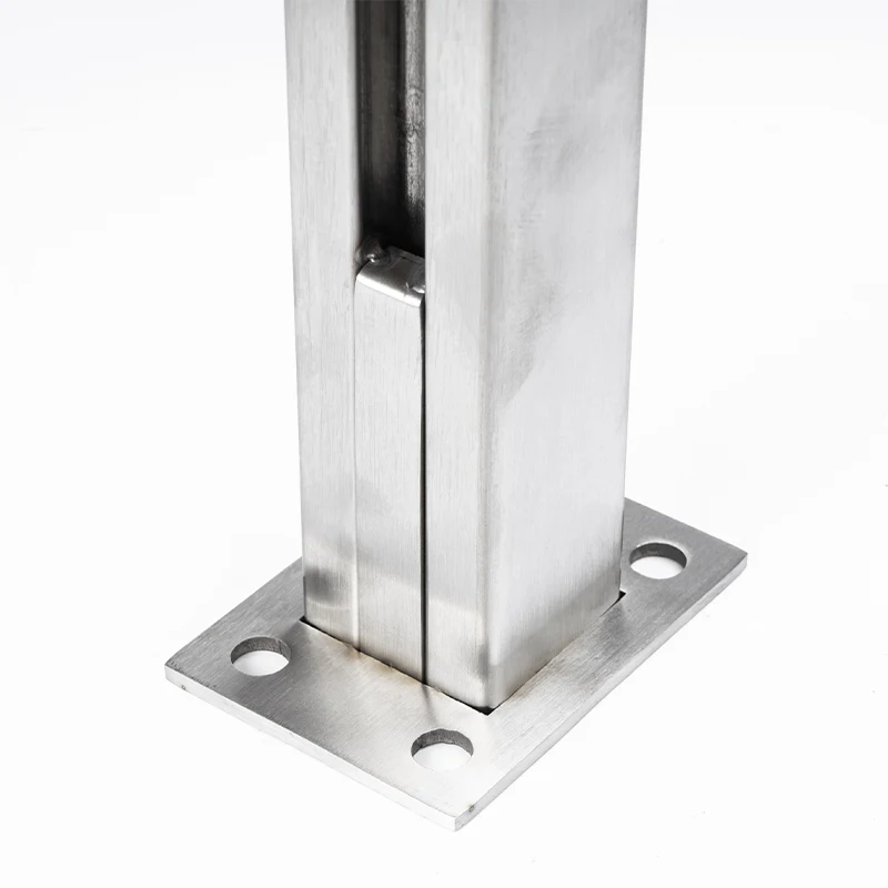 Maatwerk Aangepaste roestvrijstalen balkonglasleuning Gehard glazen balustrade Trapleuning voor villa's Balkon