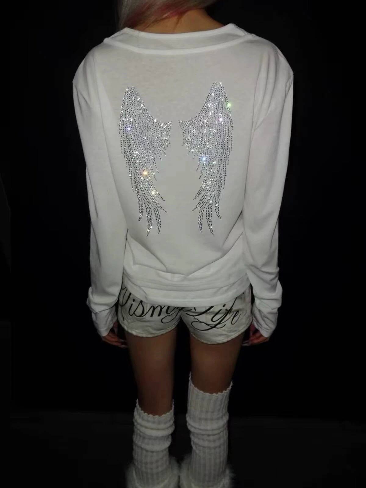Karrcat Trashy Y2k T-Shirt mit Strass-Flügeln, Grunge-Ästhetik, Metall-Print, Langarm-Oberteil, Gothic-Pailletten-Streetwear, American Emo – Detail 9