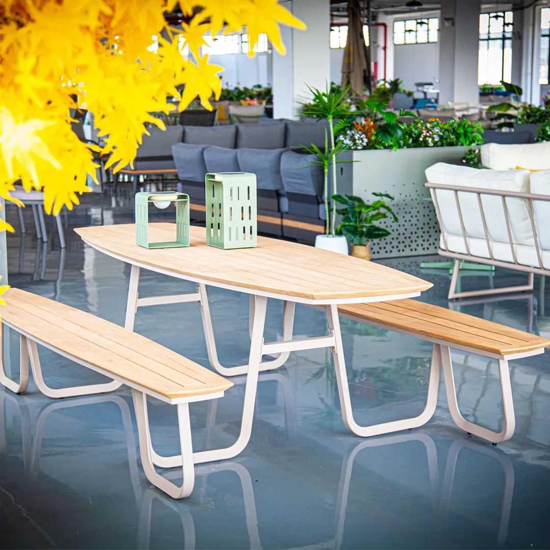 Stół ogrodowy prostokątny z aluminium i drewna tekowego na patio hotelowe, stół do jadalni z drewna tekowego.