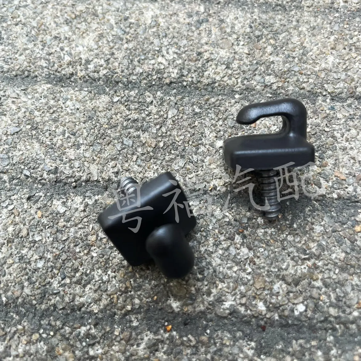 

1pcs For Ford Explorer Rear Tailgate Luggage Hook Mounting Screw