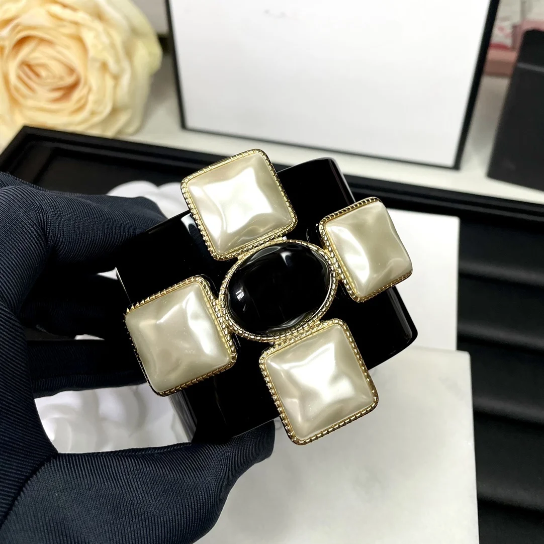 

European and American fashion white square resin black wide bracelet