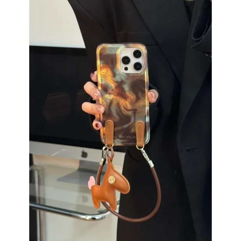 

Pony Pendant Suitable for iPhone 16 Promax Phone Case 15plus Handheld Lanyard 14pro Diagonal Span 13 Anti Fall Protection Cover